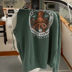 Salty Crew Hoodie. In new packaging. See pictures.